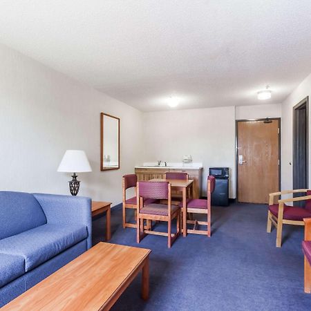 Super 8 By Wyndham Norwich Hotel Buitenkant foto