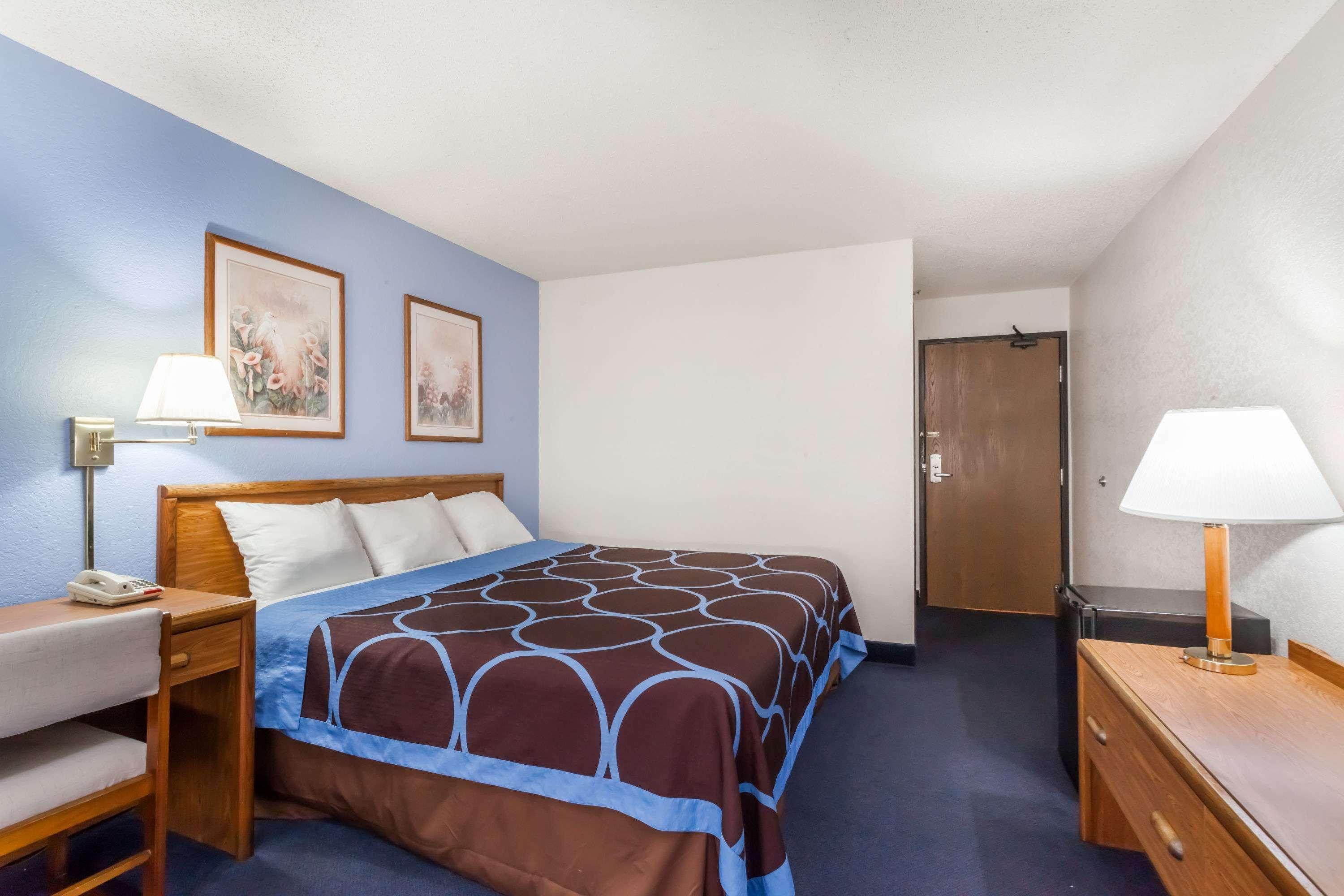 Super 8 By Wyndham Norwich Hotel Buitenkant foto