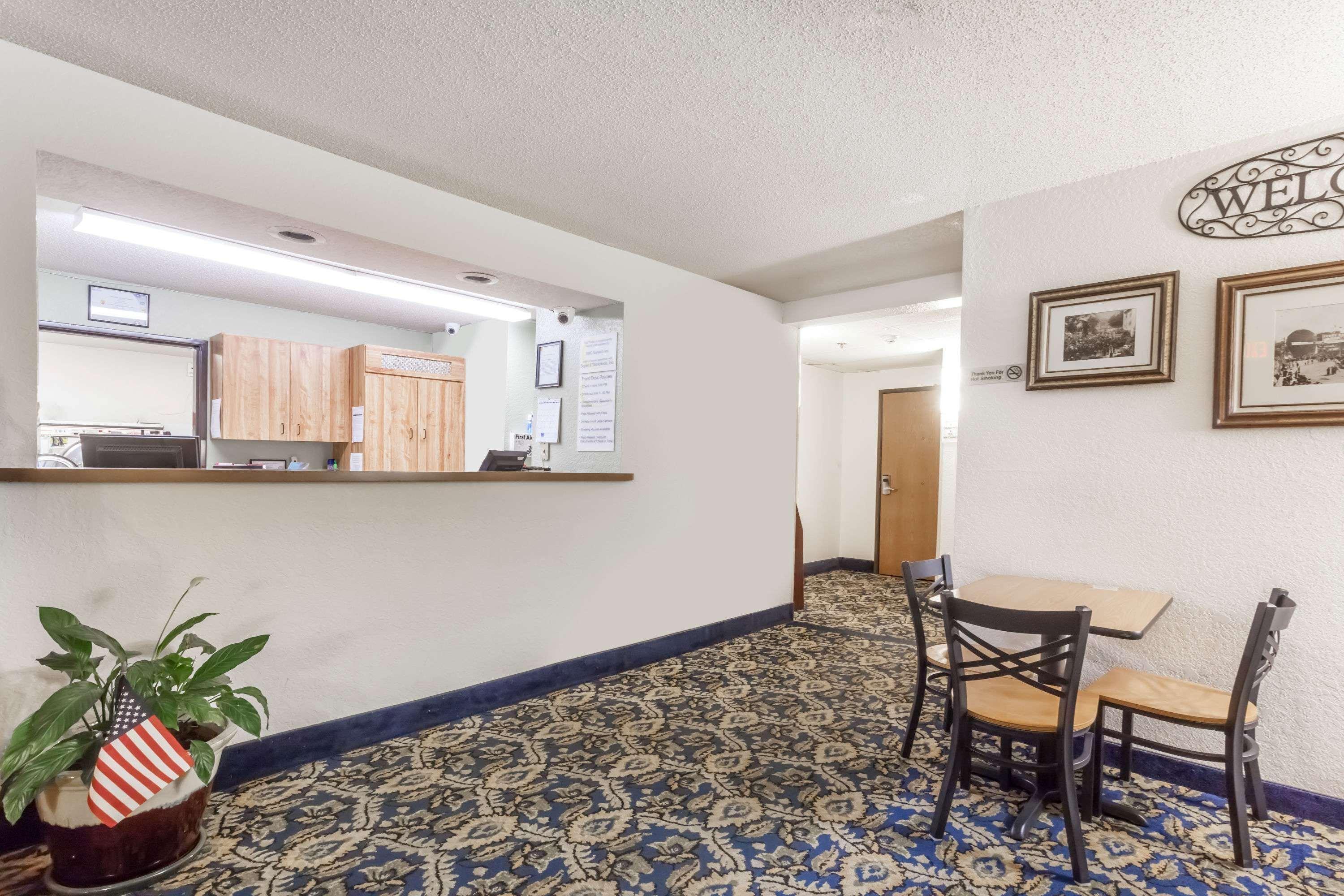 Super 8 By Wyndham Norwich Hotel Buitenkant foto