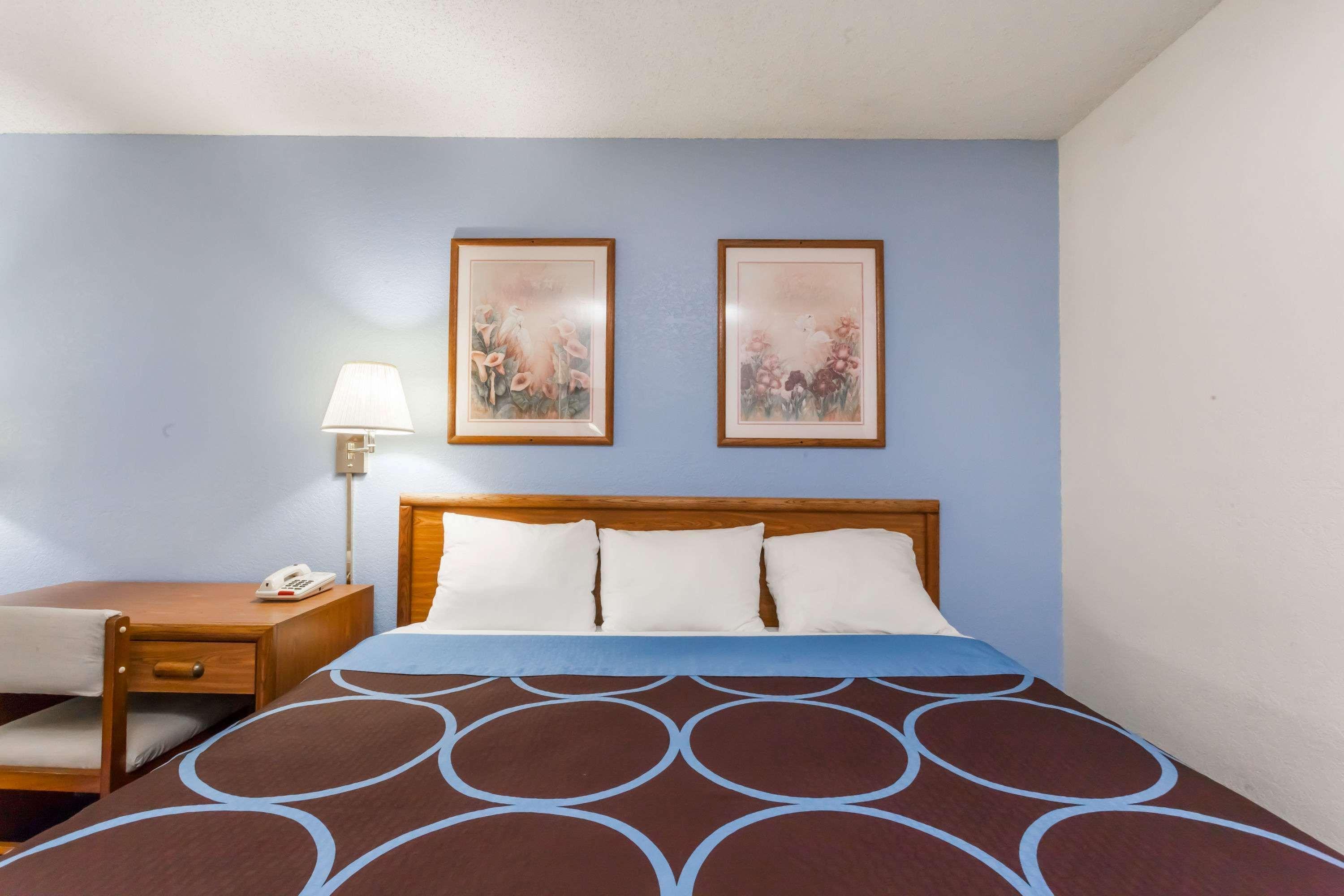 Super 8 By Wyndham Norwich Hotel Buitenkant foto